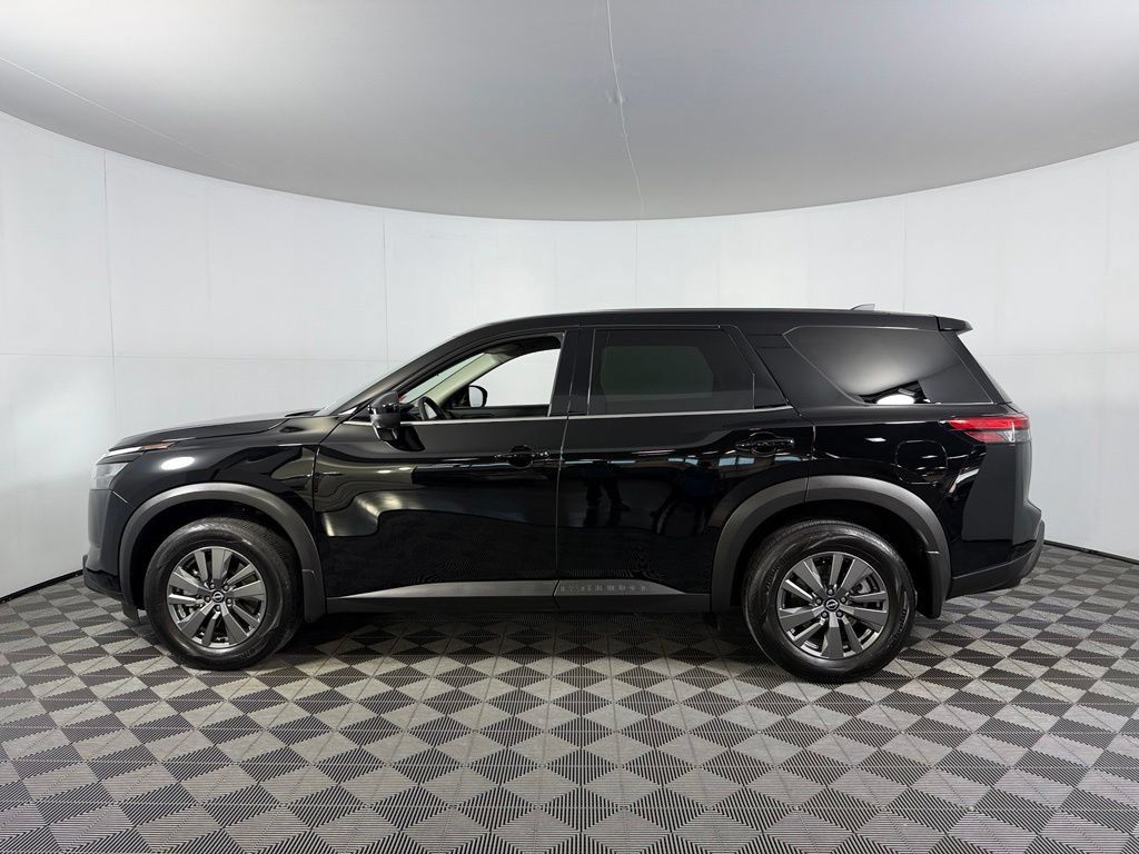 Used 2025 Nissan Pathfinder S FWD image 10