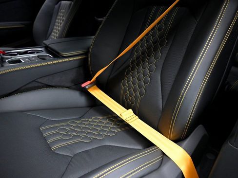 Used 2025 Lamborghini Urus SE AWD/4WD image 17