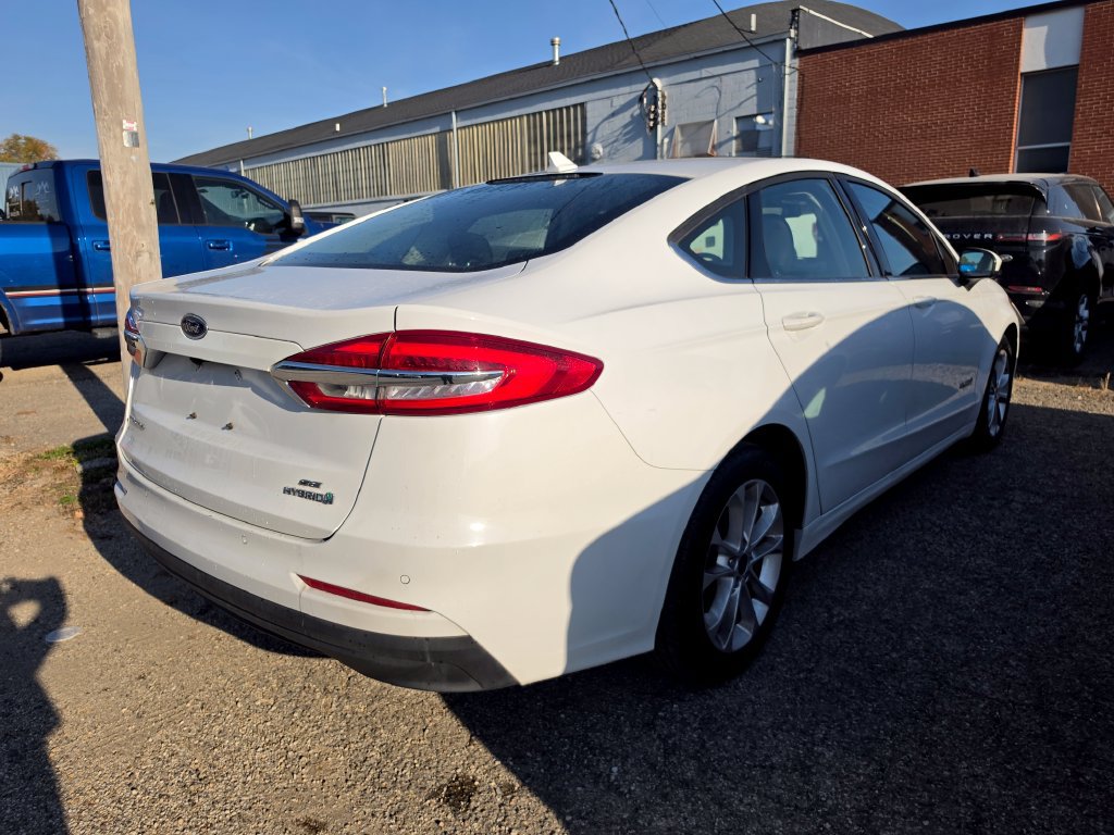 Used 2019 Ford Fusion SE FWD image 2