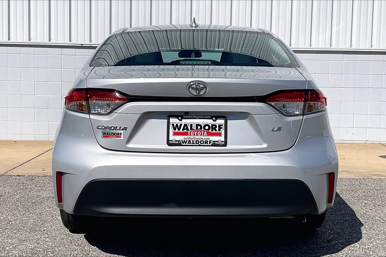 Used 2024 Toyota Corolla LE FWD image 5