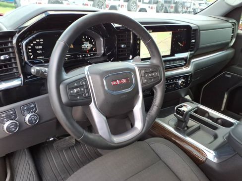 Used 2025 GMC Sierra 1500 Elevation w/ Preferred Package AWD/4WD image 12