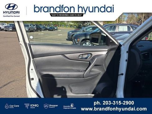 Used 2017 Nissan Rogue SV w/ Sun & Sound Touring Package AWD/4WD image 11