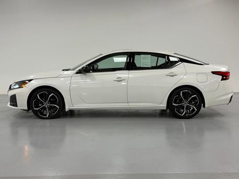 Used 2024 Nissan Altima 2.5 SR w/ SR Premium Package image 2
