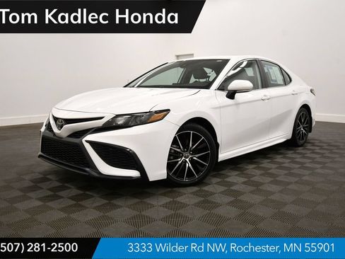 Used 2024 Toyota Camry SE AWD/4WD image 1