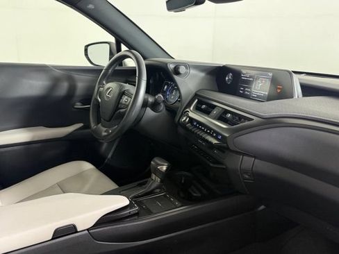 Used 2022 Lexus UX 200 w/ Premium Package FWD image 18