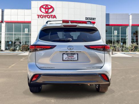 New 2026 Toyota Highlander Limited AWD/4WD image 6