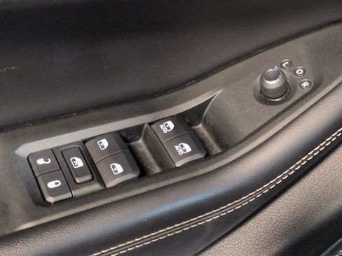 Used 2024 Jeep Grand Cherokee Limited w/ Black Appearance Package AWD/4WD image 21