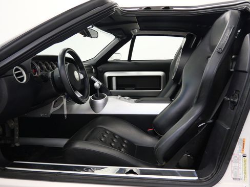 Used 2005 Ford GT RWD image 22