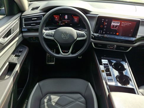 Certified 2024 Volkswagen Atlas Peak Edition SE AWD/4WD image 15