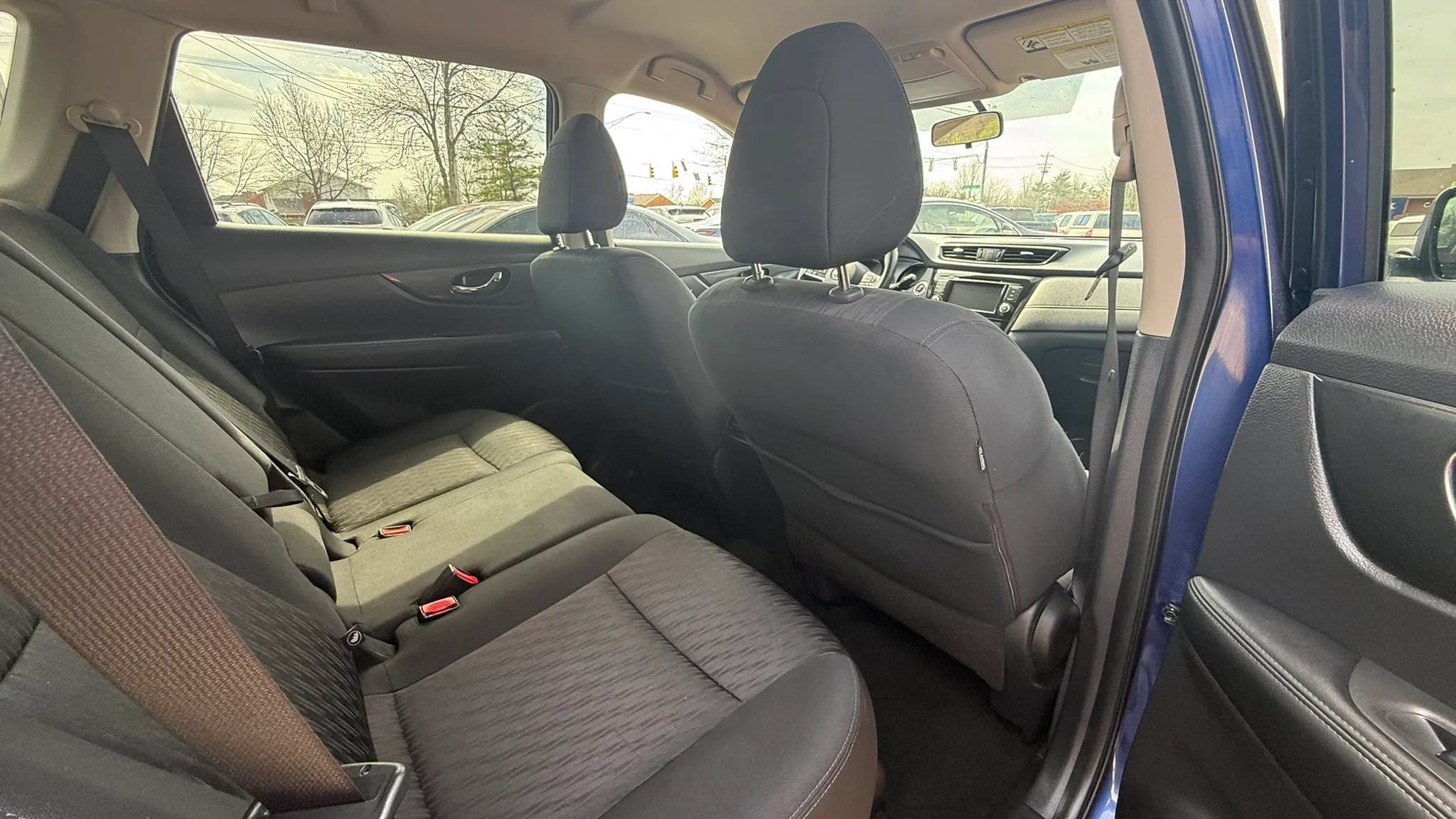 Used 2018 Nissan Rogue SV FWD image 11