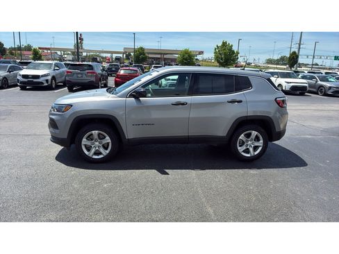 Used 2023 Jeep Compass Sport AWD/4WD image 3