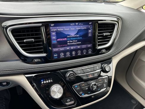 Used 2018 Chrysler Pacifica Limited FWD image 20