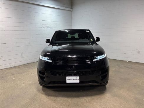 Used 2025 Land Rover Range Rover Sport SE image 3
