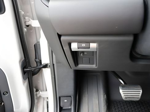 Certified 2026 Land Rover Defender 110 AWD/4WD image 41
