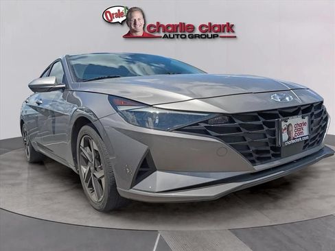 Used 2023 Hyundai Elantra SEL w/ Convenience Package FWD image 4