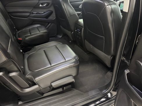 Used 2019 Chevrolet Traverse RS FWD image 16