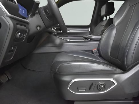 Used 2023 Jeep Wagoneer L Series II image 16