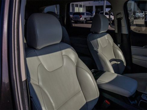 Used 2022 Kia Telluride S image 16