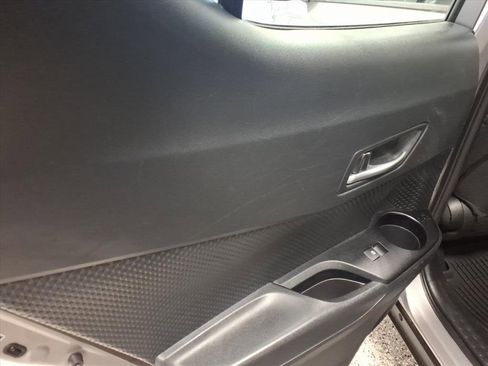 Used 2019 Toyota C-HR XLE image 18