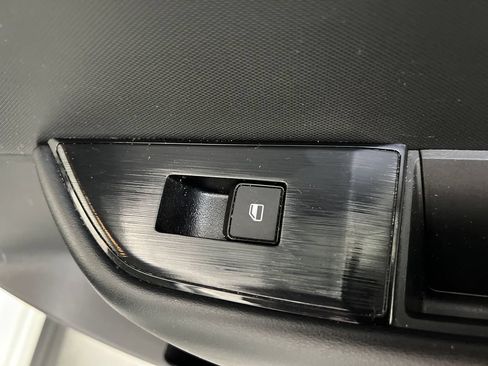 Used 2024 Nissan Rogue S FWD image 26
