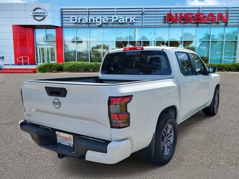 Used 2025 Nissan Frontier SV w/ SV Convenience Package RWD image 2
