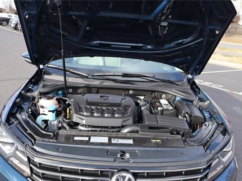 Used 2019 Volkswagen Passat 2.0T Wolfsburg image 10