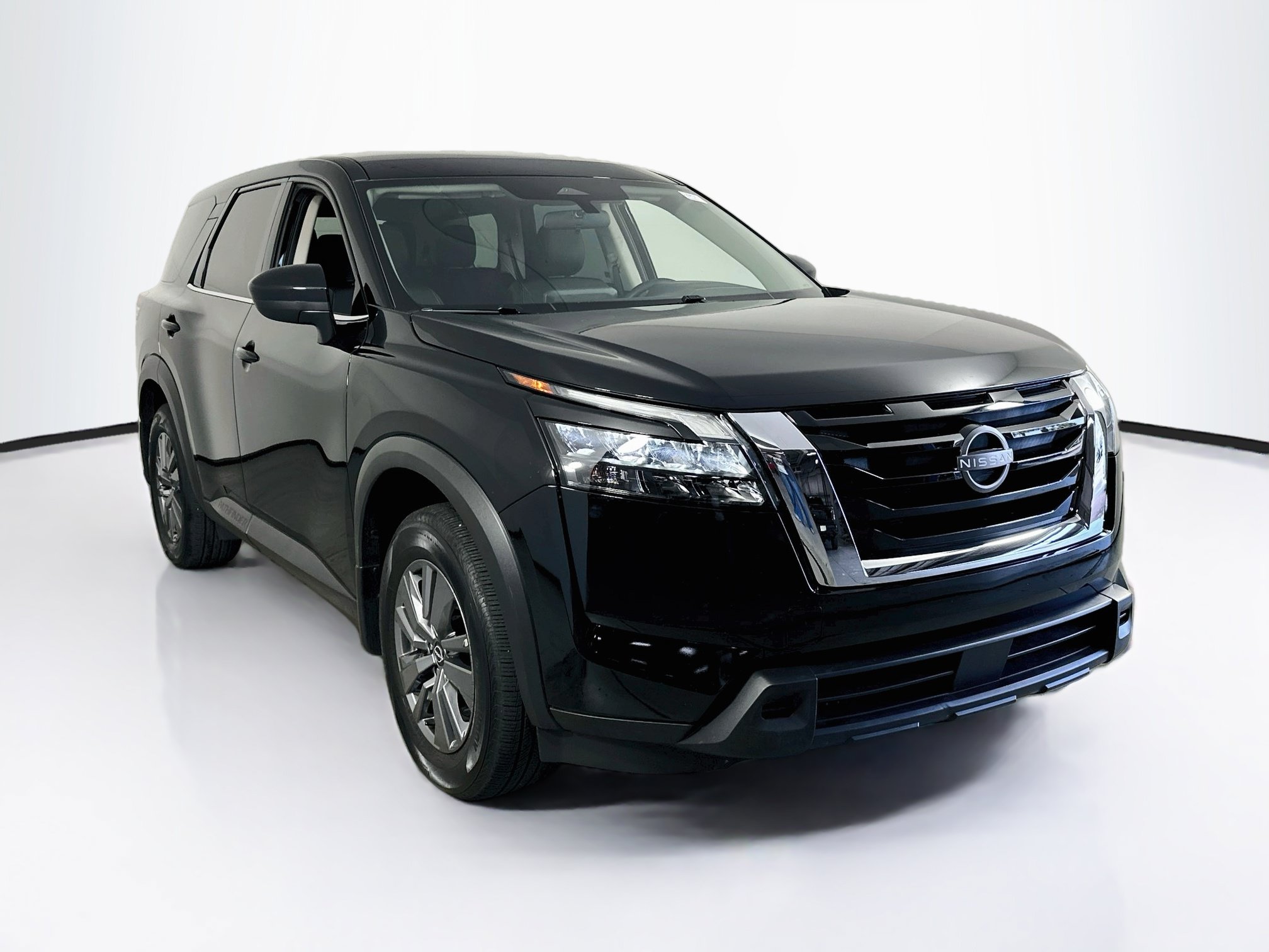 Used 2025 Nissan Pathfinder S FWD image 3