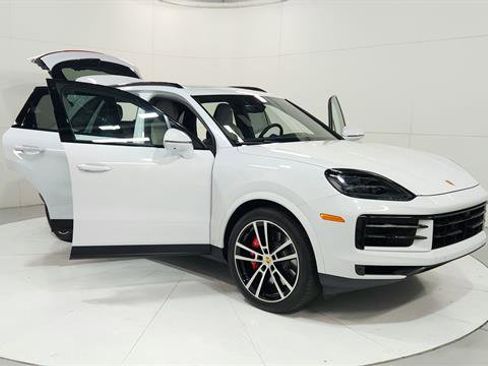 Used 2024 Porsche Cayenne S image 29