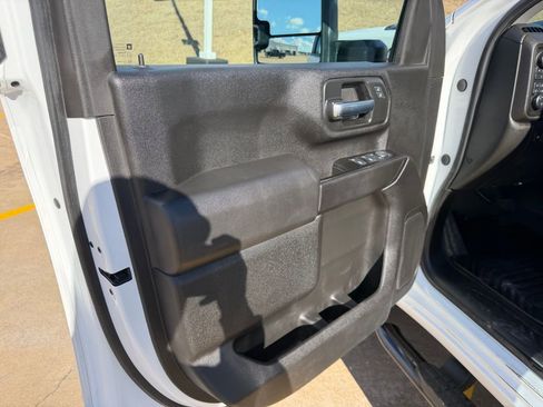 Used 2025 Chevrolet Silverado 2500 Custom w/ Custom Value Package image 19