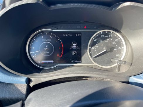 Used 2025 Nissan Versa SV FWD image 35