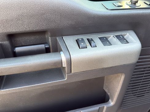 Used 2011 Ford F250 Lariat w/ Lariat Interior Pkg AWD/4WD image 11