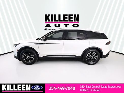 Used 2024 Lincoln Nautilus Premier image 4