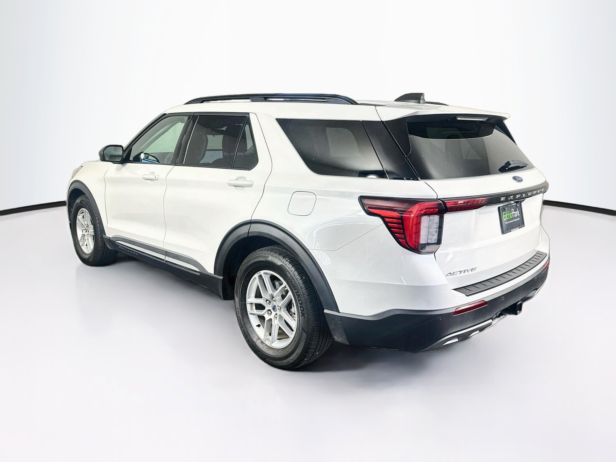 Used 2025 Ford Explorer Active w/ Active Comfort Package RWD image 5
