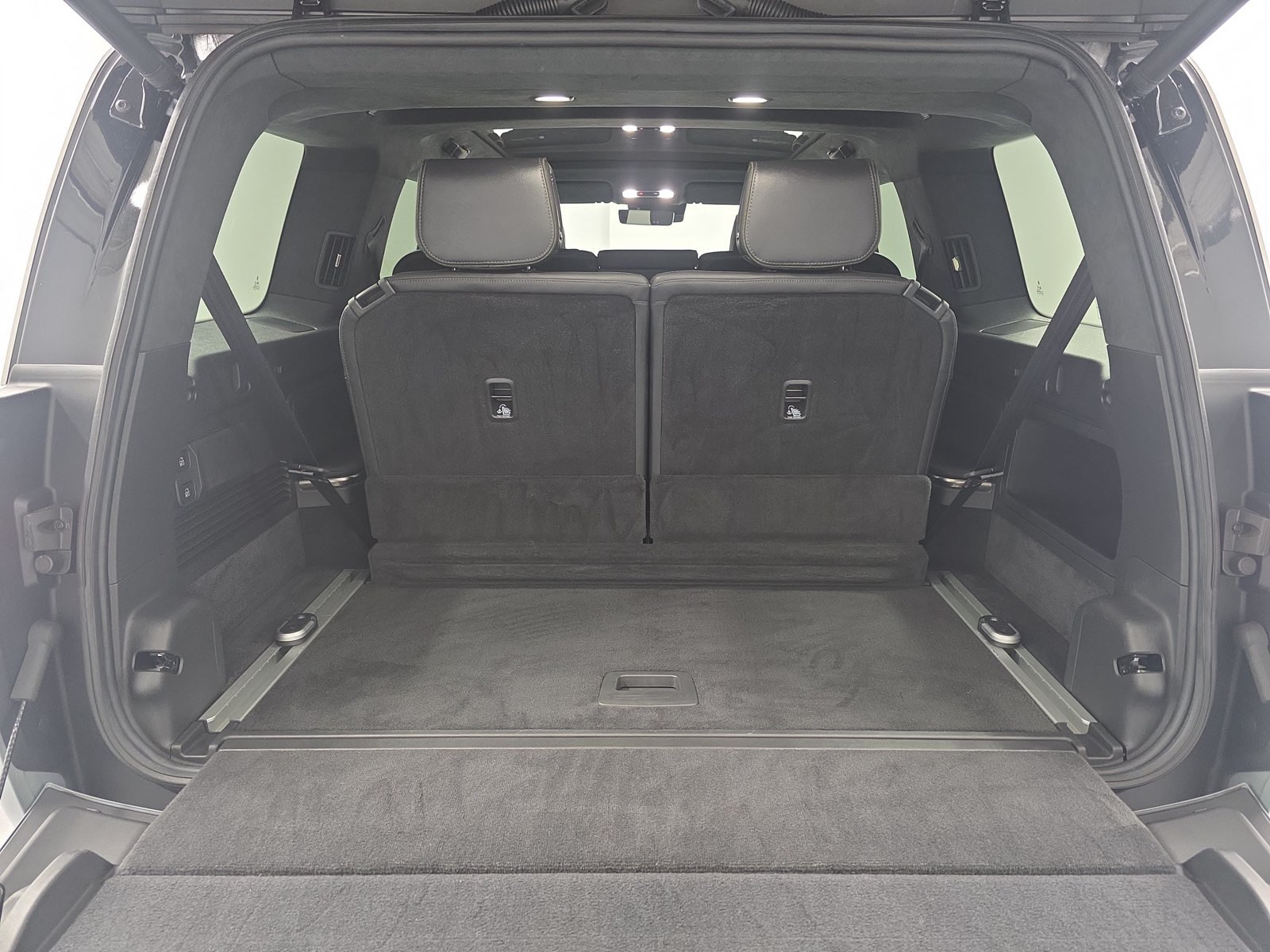 Used 2025 Rivian R1S Adventure Dual AWD/4WD image 15