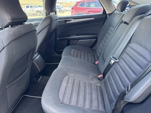 Used 2017 Ford Fusion SE image 6