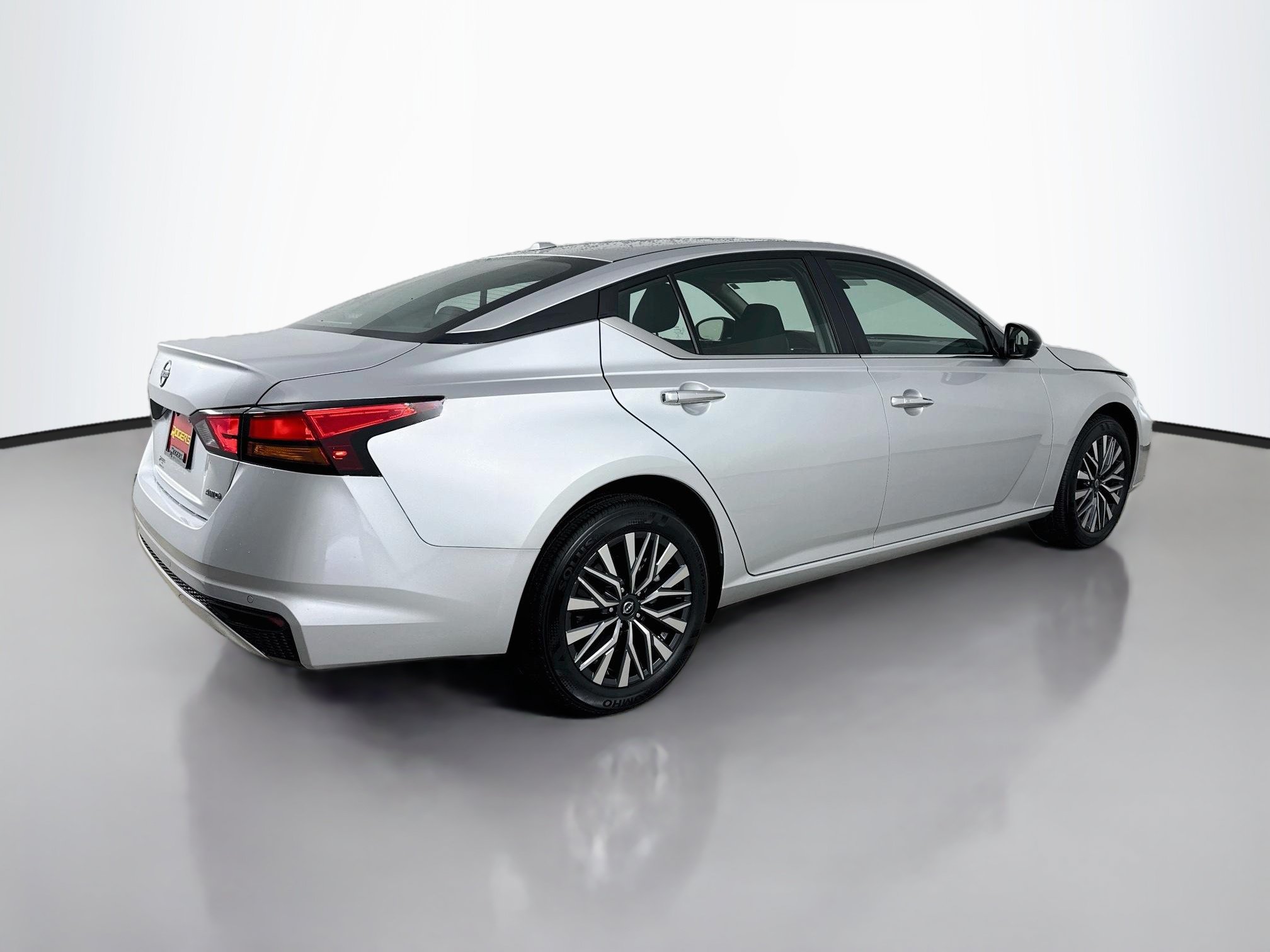 Used 2025 Nissan Altima 2.5 SV AWD/4WD image 8