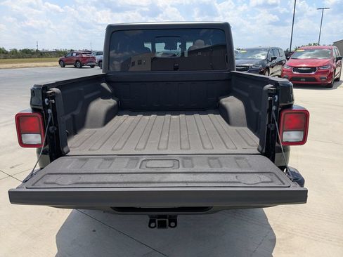 Used 2024 Jeep Gladiator Sport AWD/4WD image 15