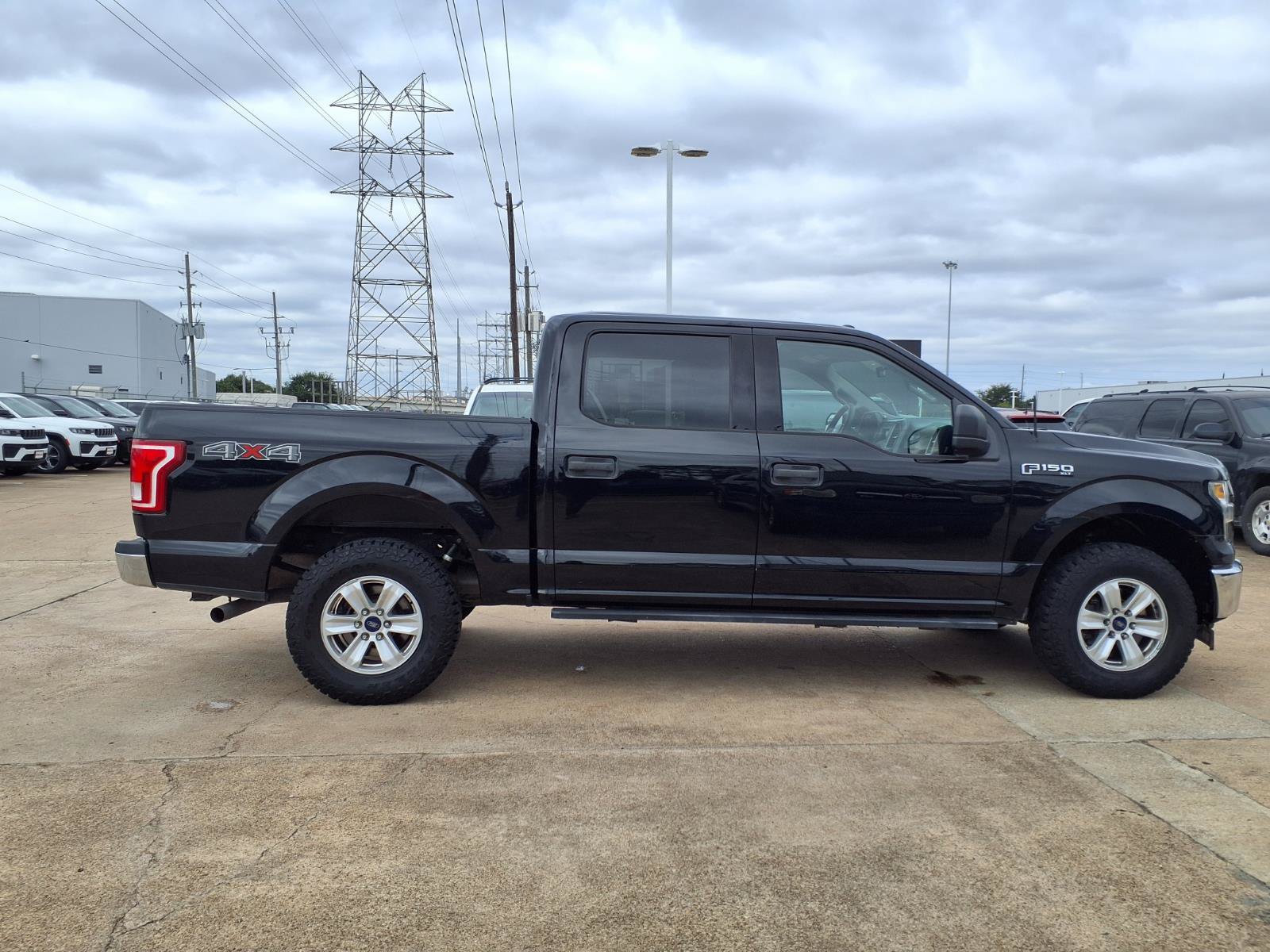 Used 2017 Ford F150 XLT AWD/4WD image 10