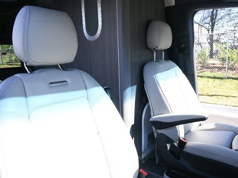 Used 2021 Mercedes-Benz Sprinter 2500 image 24