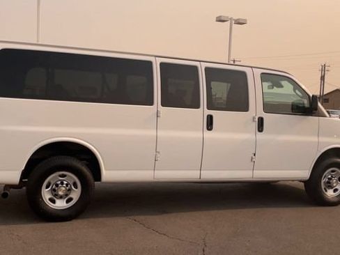 Used 2024 Chevrolet Express 3500 LT w/ LT Preferred Equipment Group RWD image 2