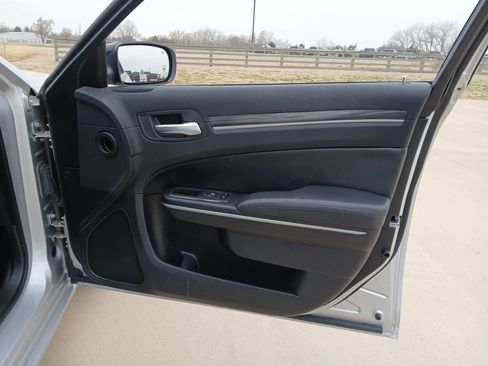 Used 2022 Chrysler 300 Touring w/ Sport Appearance Package image 39