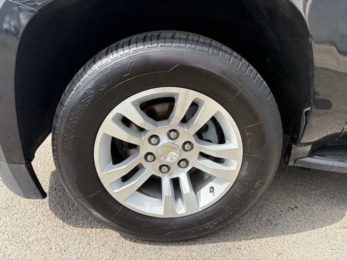 Used 2018 Chevrolet Suburban LT RWD image 13