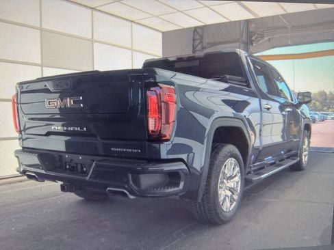Used 2022 GMC Sierra 1500 Denali AWD/4WD image 3
