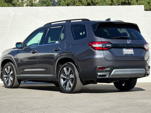 Certified 2025 Honda Pilot Elite image 3