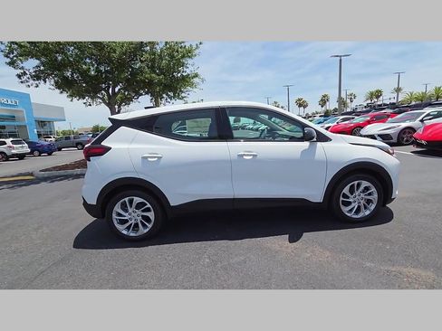 New 2027 Chevrolet Bolt LT w/ Comfort Package FWD image 17