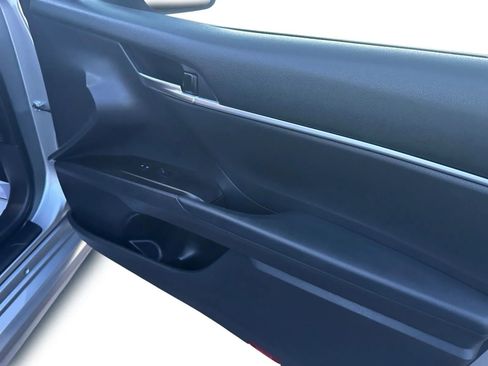 Used 2022 Toyota Camry SE image 21