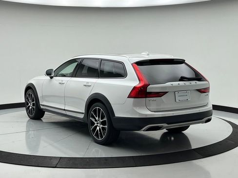 Used 2020 Volvo V90 T6 Cross Country image 7