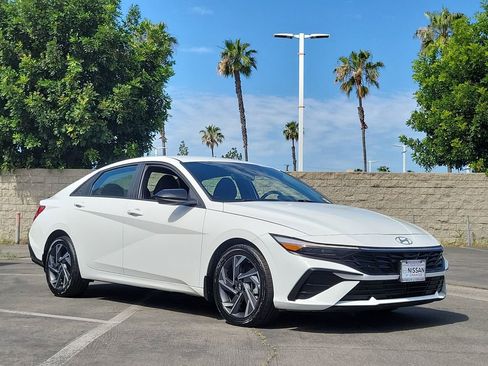 Used 2025 Hyundai Elantra SEL FWD image 30