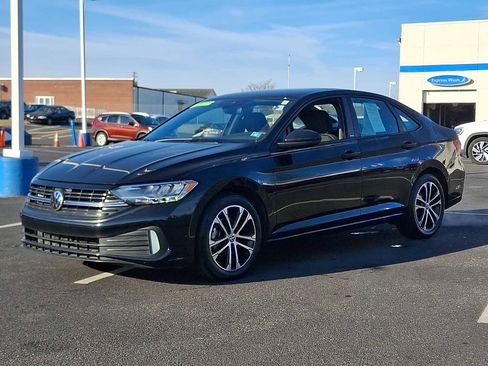 Used 2024 Volkswagen Jetta Sport image 3