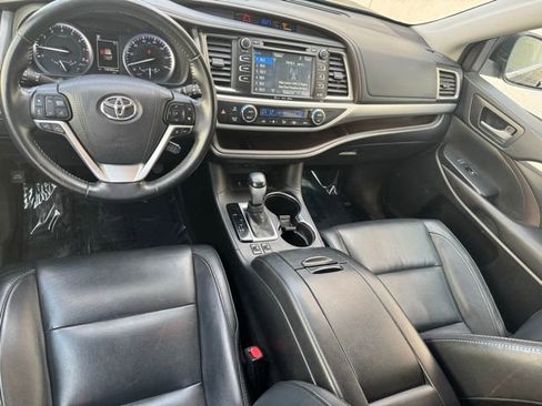 Used 2017 Toyota Highlander SE image 10
